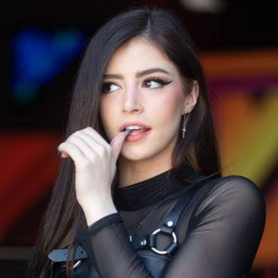 今天(8.23)是chrissy costanza的27岁生日.返回搜狐,查看更多