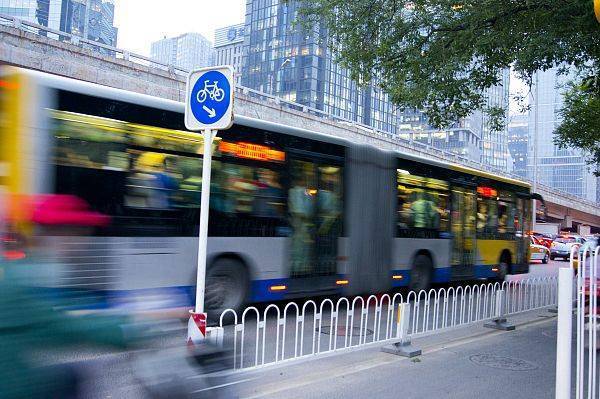 山东少年坐公交去上海，奔波的意义是什么？