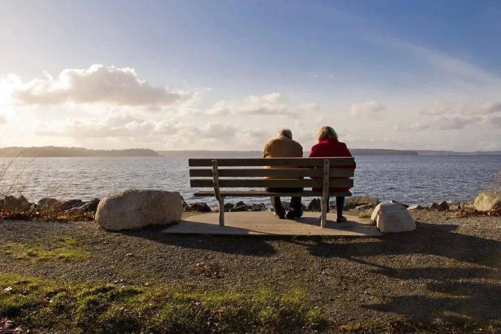 我们会发现,变老也是一种风景,即便退休,也有我们专属的快乐和幸福