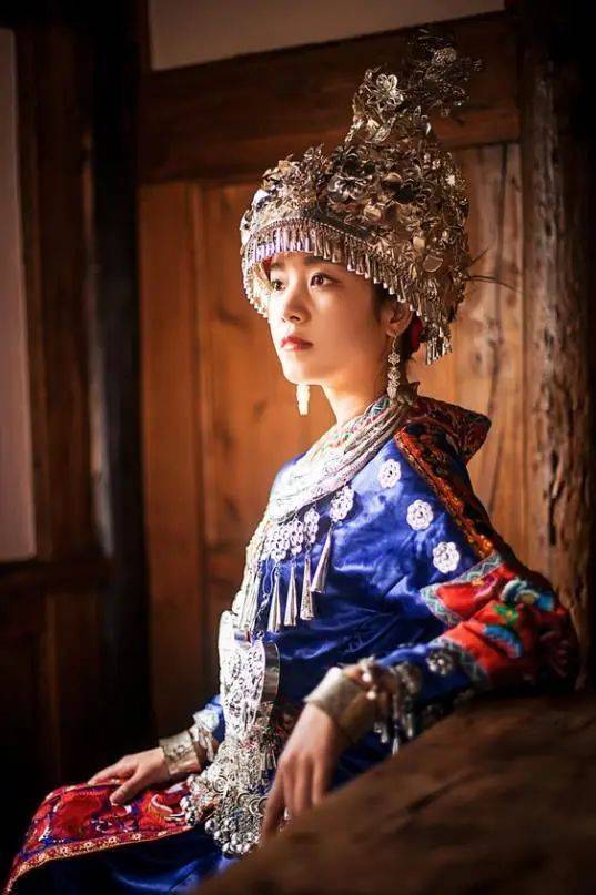 "姜央"源于苗族的创世神话 相传苗族的造物主蝴蝶妈妈生下了十二个蛋