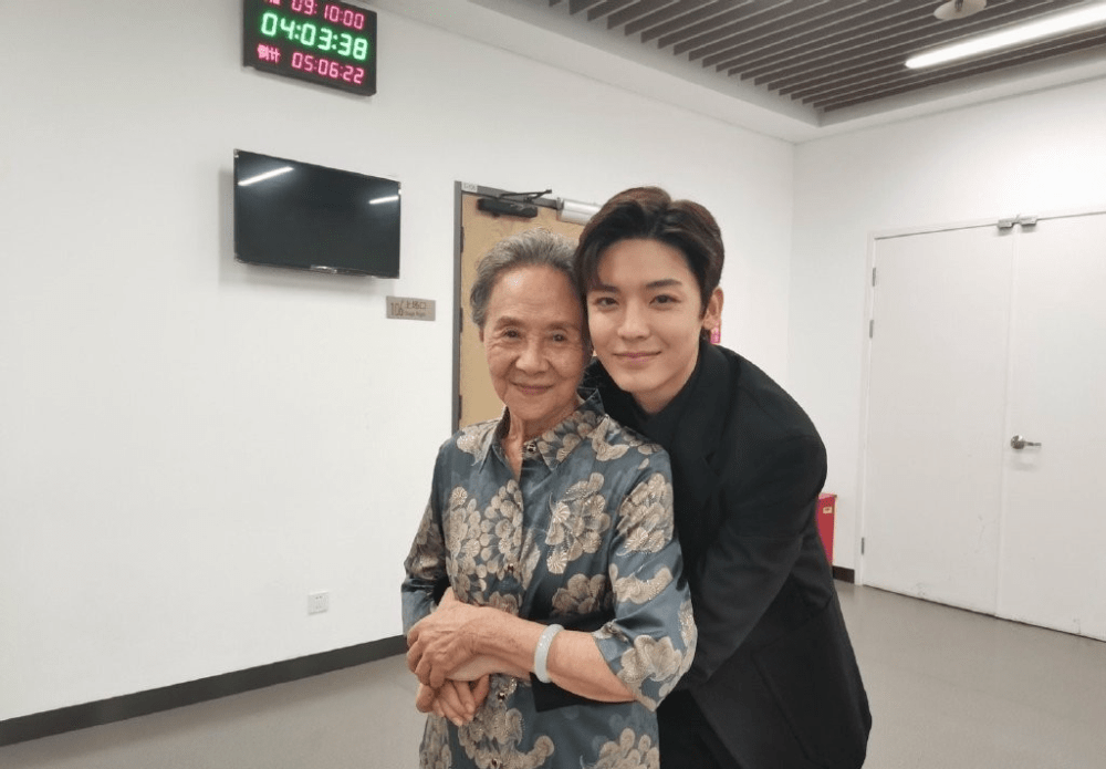 国民奶奶吴彦姝:丈夫父母相继离世,70岁再就业,84岁靠健身火了_父亲