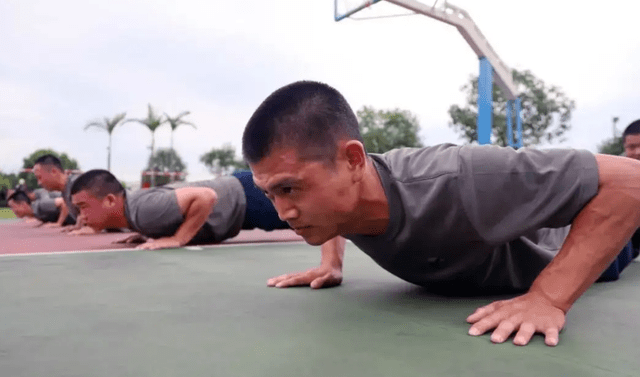 说到这里,很多人不服了,特别是喜欢做俯卧撑的男生,很多人表示自己