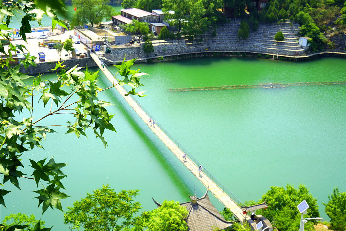 的這三鄉,人們很自然地浮現出:青山,碧水,森林以及紅色旅遊景點的字樣