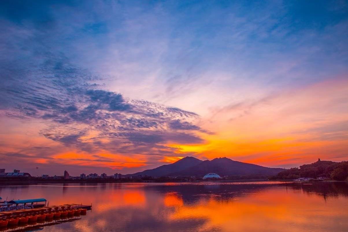 镜头下的玄武湖:日出之美,宁静而灿烂_摄影_孙荣生_胭脂红