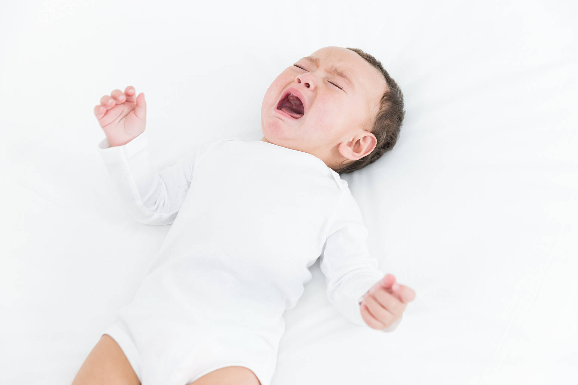 宝宝从4个开始就睡整夜,6个月的时候突然要吃一次夜奶？为什么？