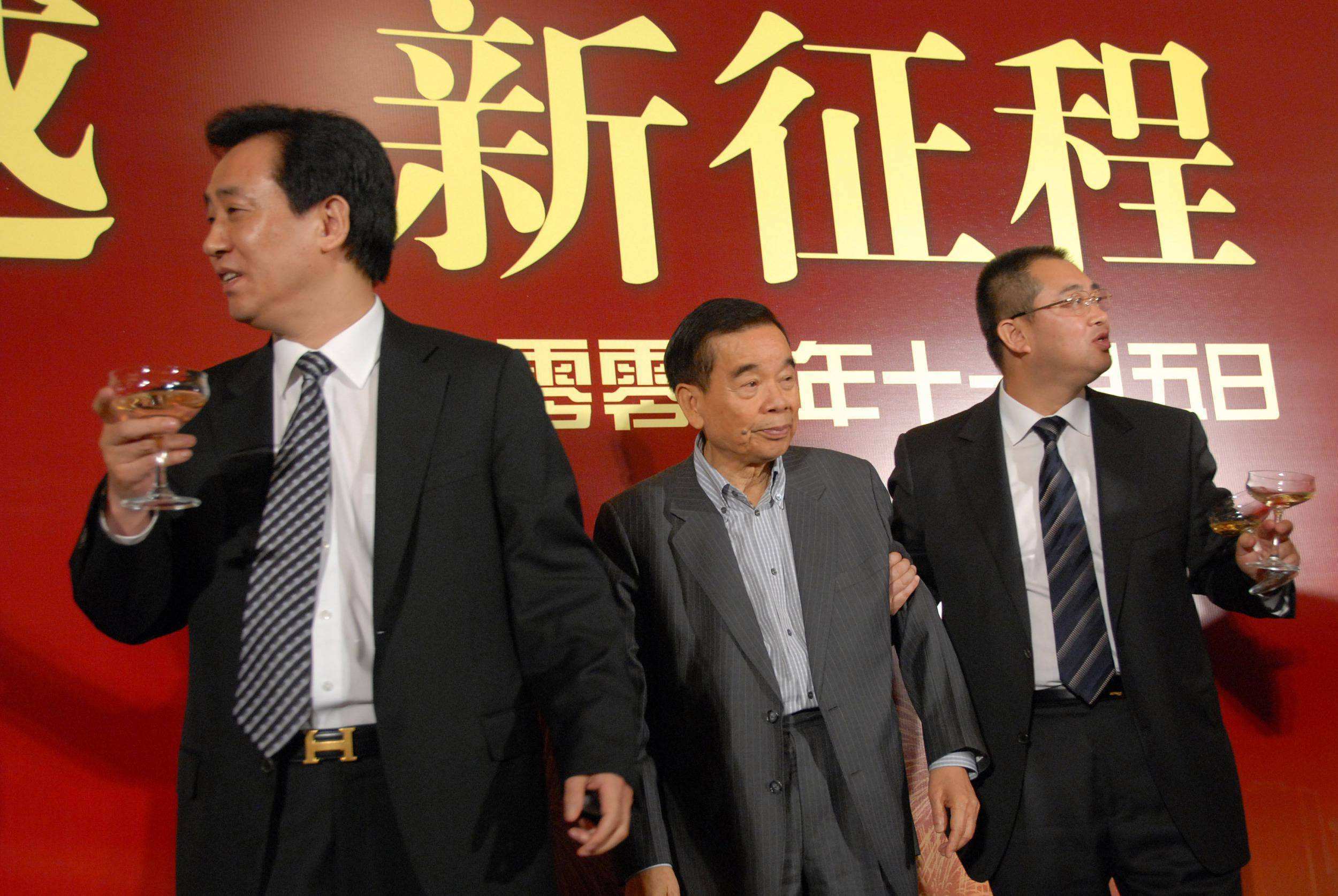 刘銮雄赚了恒大100多亿,郑裕彤赚得更多,从恒大手上套现300多亿