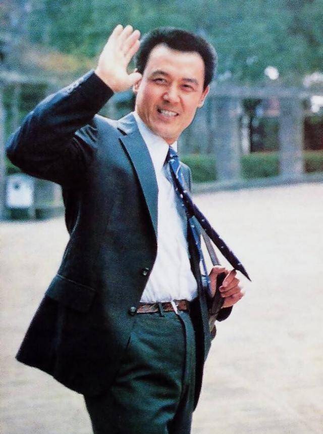 演员达式常:英俊儒雅,屡获大奖,《人到中年》感动一代知识分子_表演