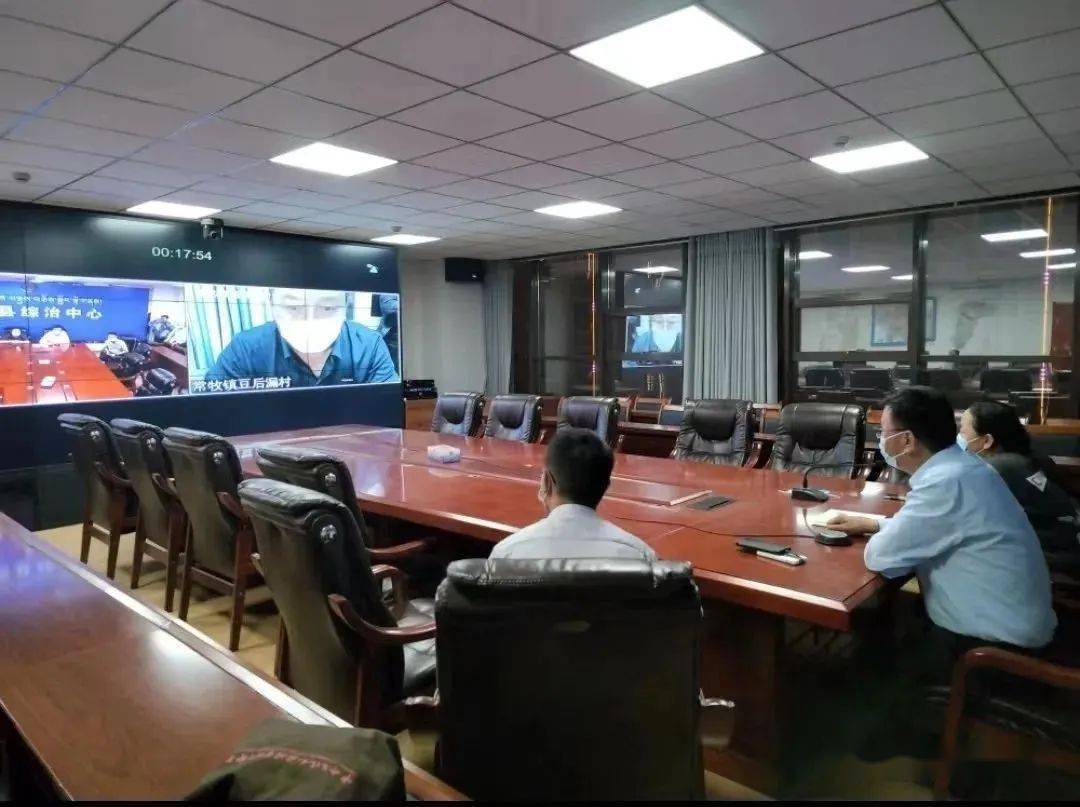 贵德县委书记白永栋在县综治中心指挥调度防汛工作_监控_全县_值班