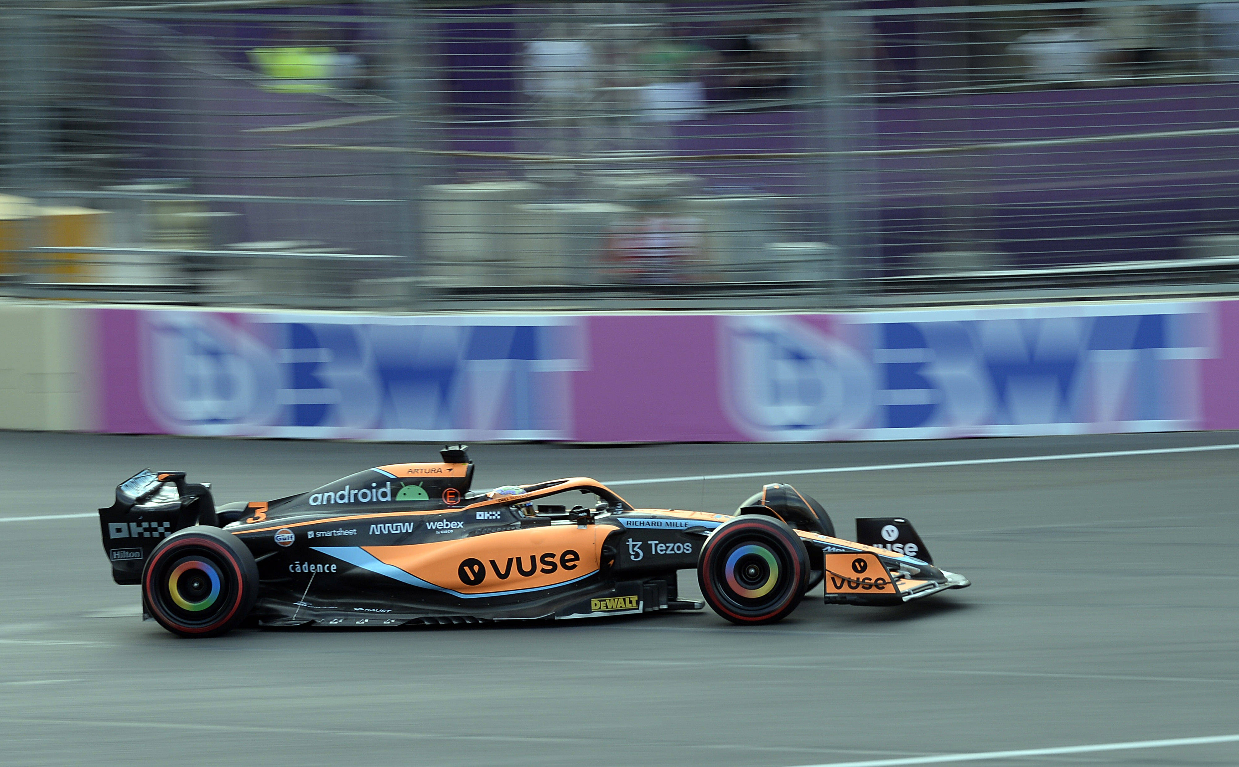 F1赛车手里卡多将于赛季结束后离开迈凯伦车队_双方_比赛_新华社