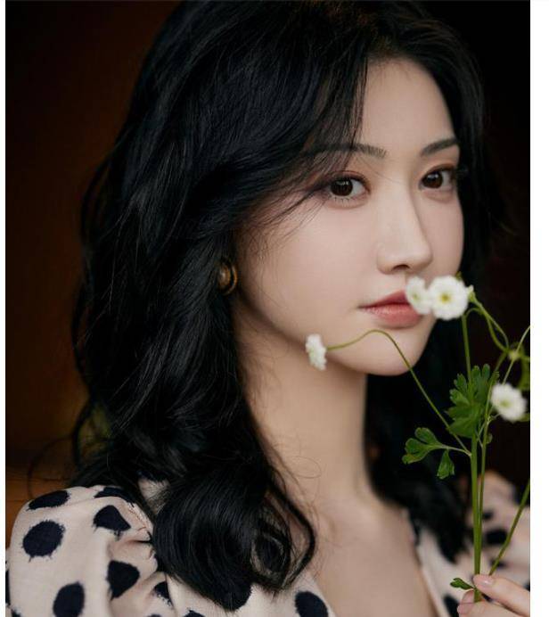 景甜复古泡泡袖好迷人,弯弯柳叶眉气质出众,不愧是司藤小姐_现代戏