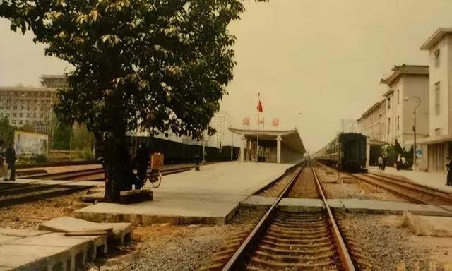 再见深圳老火车站,一个时代的背井离乡与向往_西丽_铁路_次列车