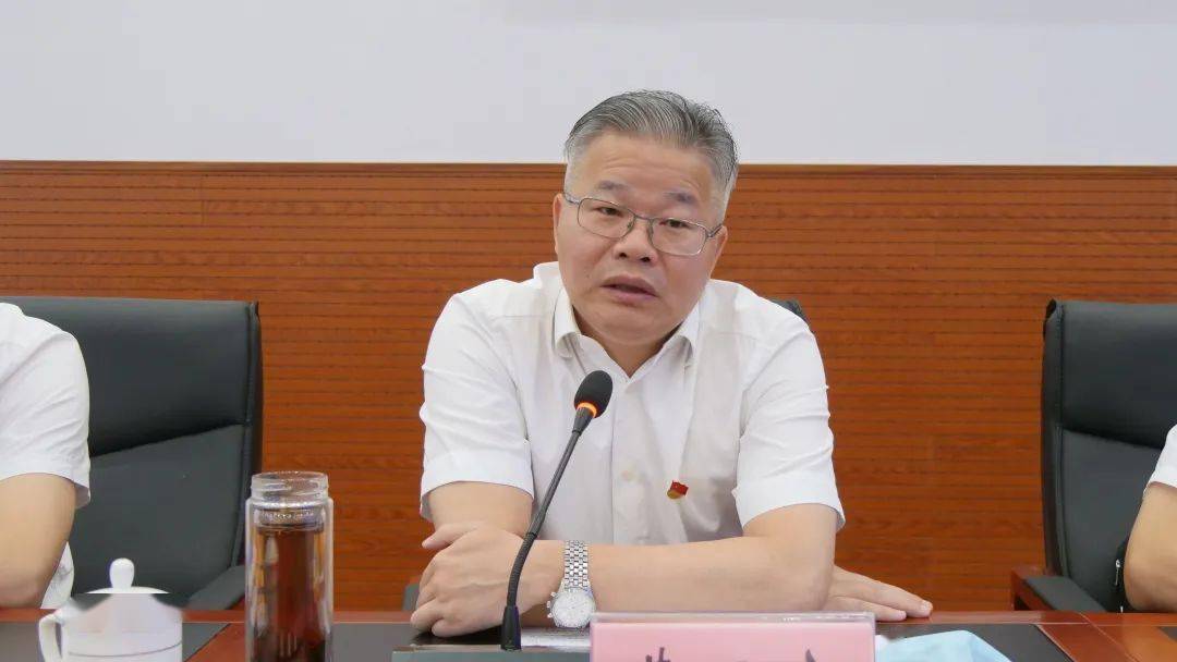 黑水县委副书记,县长欧涛,黑水县委副书记罗先全陪同考察.