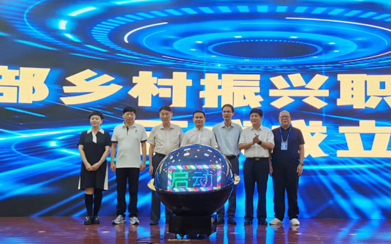 广西现代职业技术学院供图河池市人民政府副市长黄贤昌在开