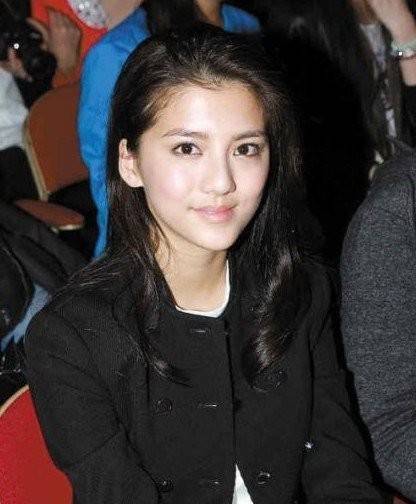 这种短暂的幸福只维持了五年,后来认识了张馨月,她是一个有黑历史的网