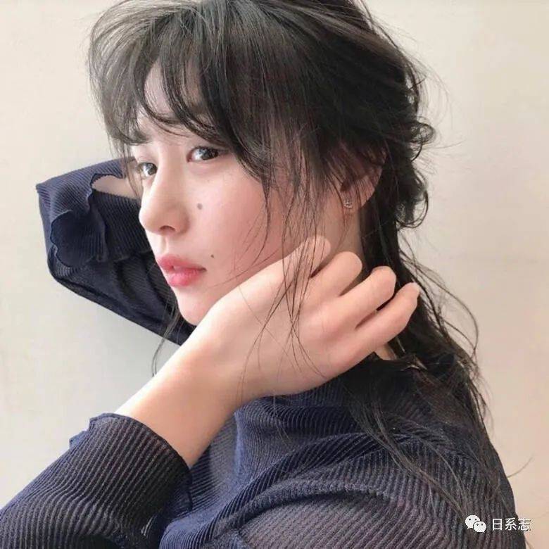 日韩女生们看起来脸小又温柔,竟然是这撮头发的功劳!