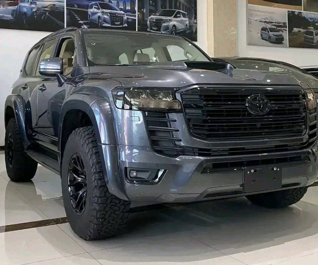 新款丰田陆巡亮相,3.3t 宽体车身 越野宽胎,霸气_搜狐汽车_搜狐网