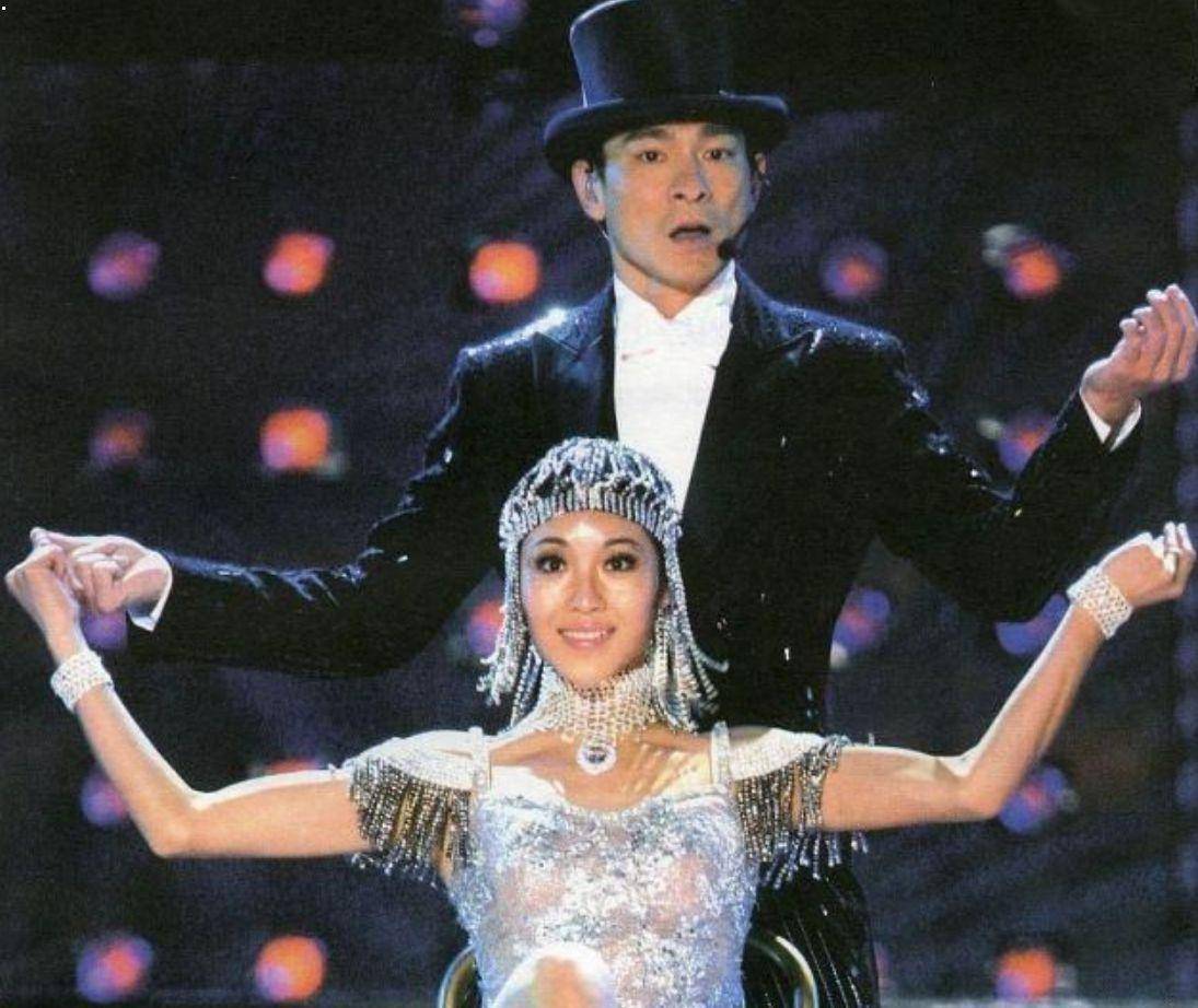 杨丽娟和赖文慧,都是刘德华粉丝,同样年过四十未婚