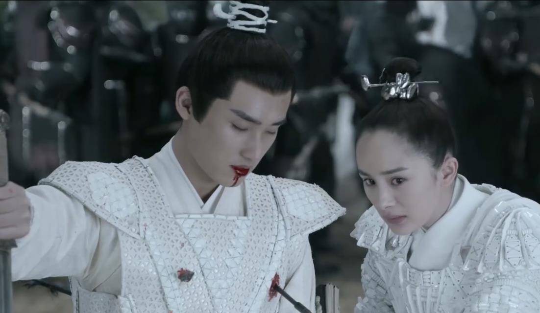 离镜心里装着司音,妒嫉占着司音心神的墨渊,让玄女趁虚而入.