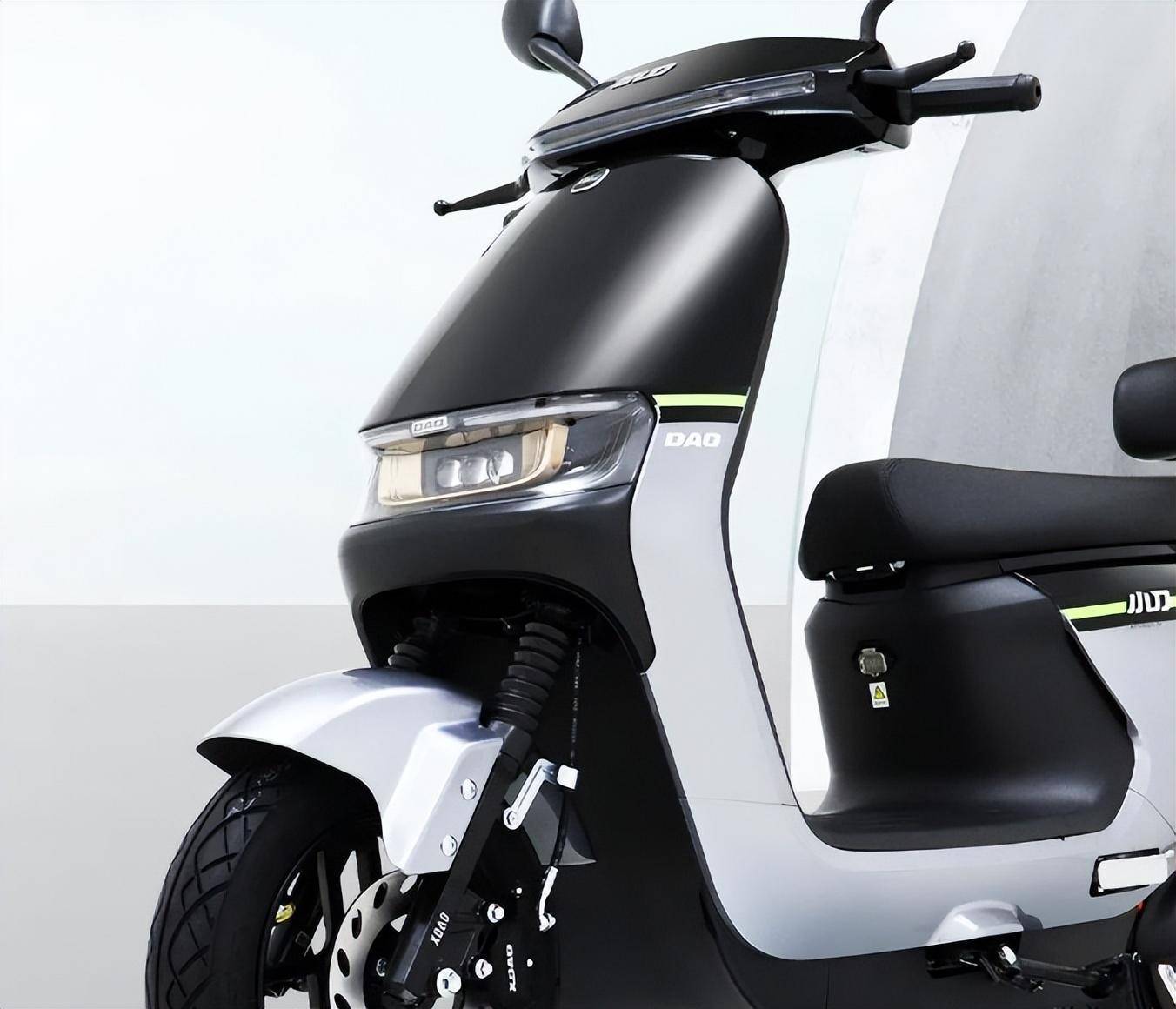 2款大动力电摩,推背感强,配大容量电池,续航超过100公里_搜狐汽车