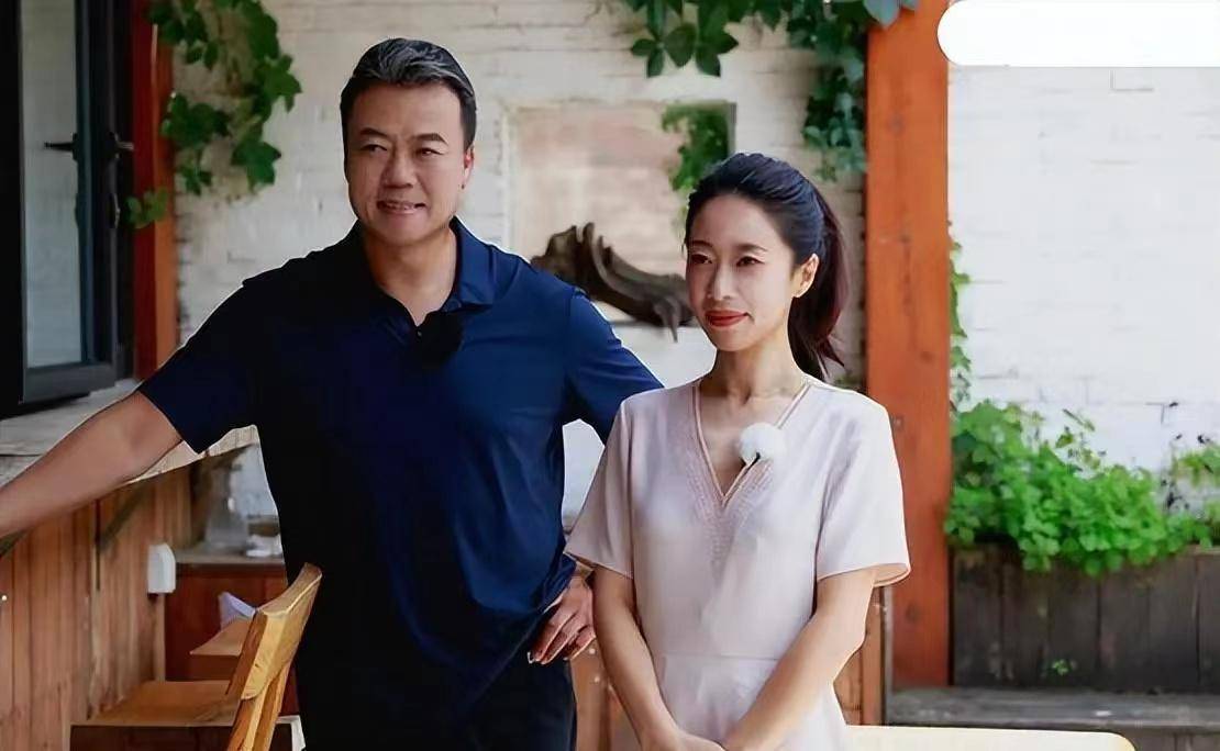 花滑传奇夫妇近况:赵宏博头发花白显憔悴,妻子身居高位依旧貌美_申雪