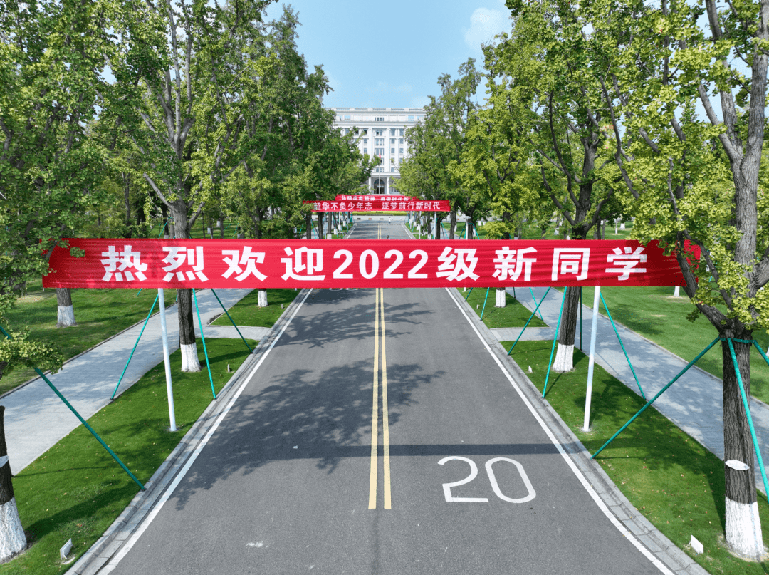 篇章一张张朝气蓬勃的面孔到来为成电增添了满满的活力为了欢迎新同学