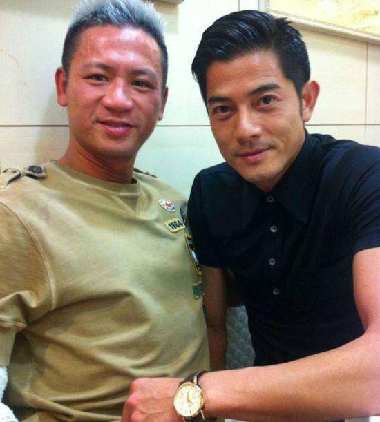 外界以为她可以在歌坛大展宏图之时,她却恋上了郭富城的排舞师黄国荣