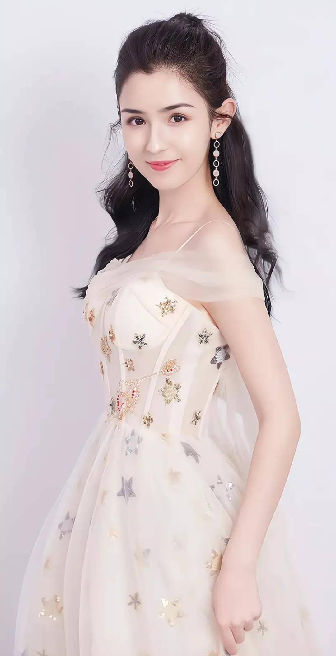 6个新疆女明星,一个比一个更水美会演戏,你最喜欢哪一个?