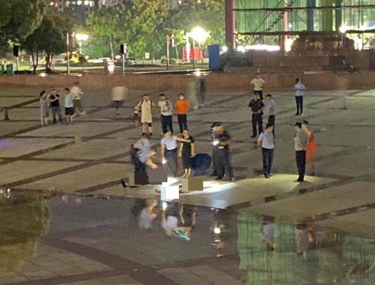 安徽南陵4名跳广场舞群众被雷电击中，官方通报：2人死亡，2人受伤