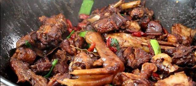 40年大厨坦言:做啤酒鸭,别着急加入啤酒,多加一步,酱浓骨香_大蒜_生姜