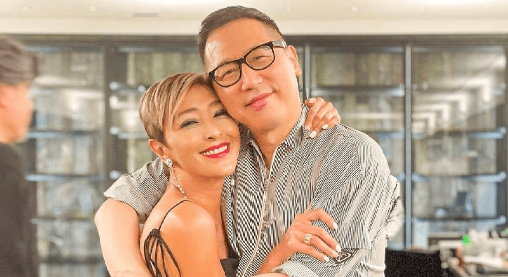 唐鹤德罕见出镜,身材发福笑容满面,与上山诗钠拥抱关系超好_张国荣