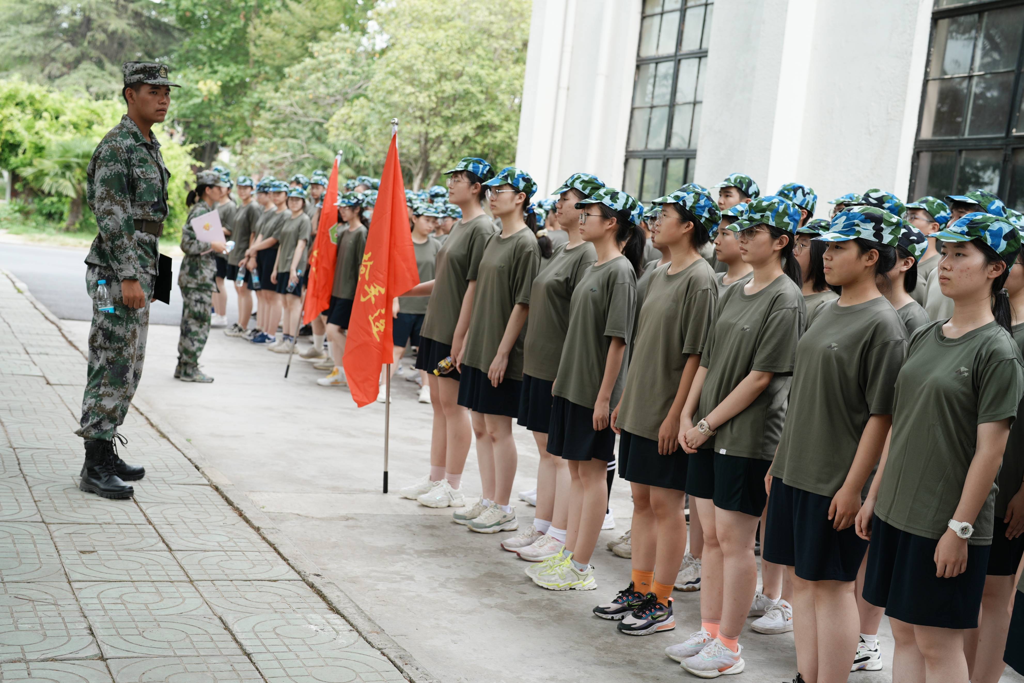 南京燕子矶中学校服图片