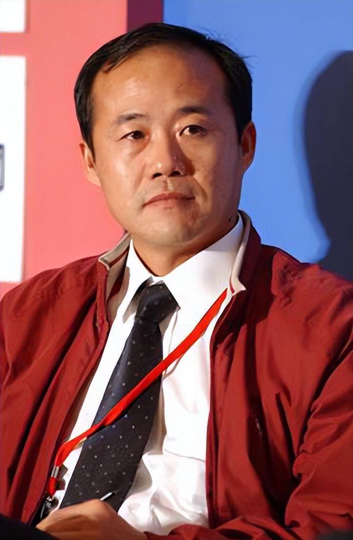 王石离婚10年：他再婚娶美女演员，单身前妻忍受车祸后遗症的折磨_王江穗_父母_父亲