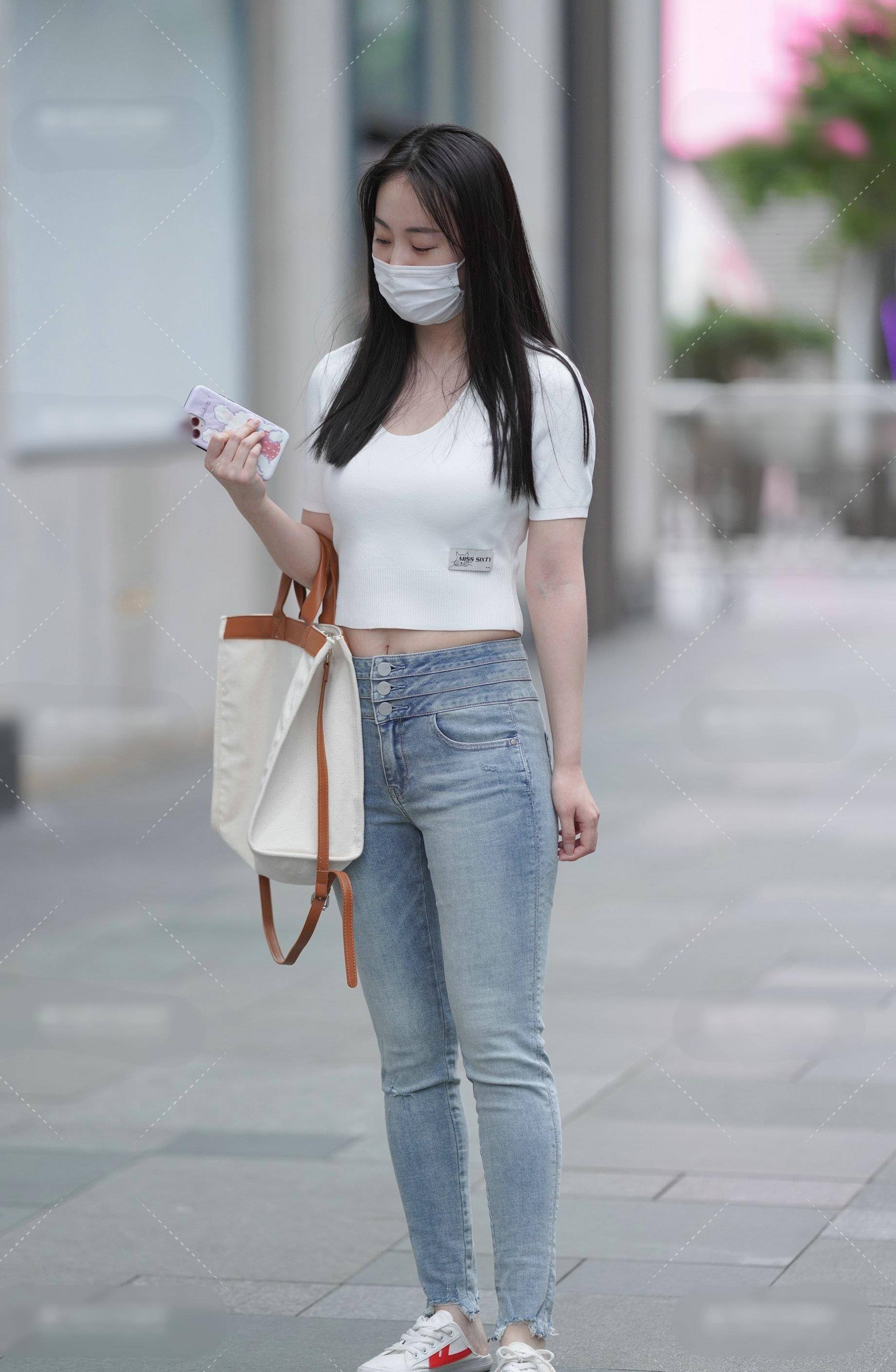又一个刚入华的时尚品牌盯上了中女们的钱包