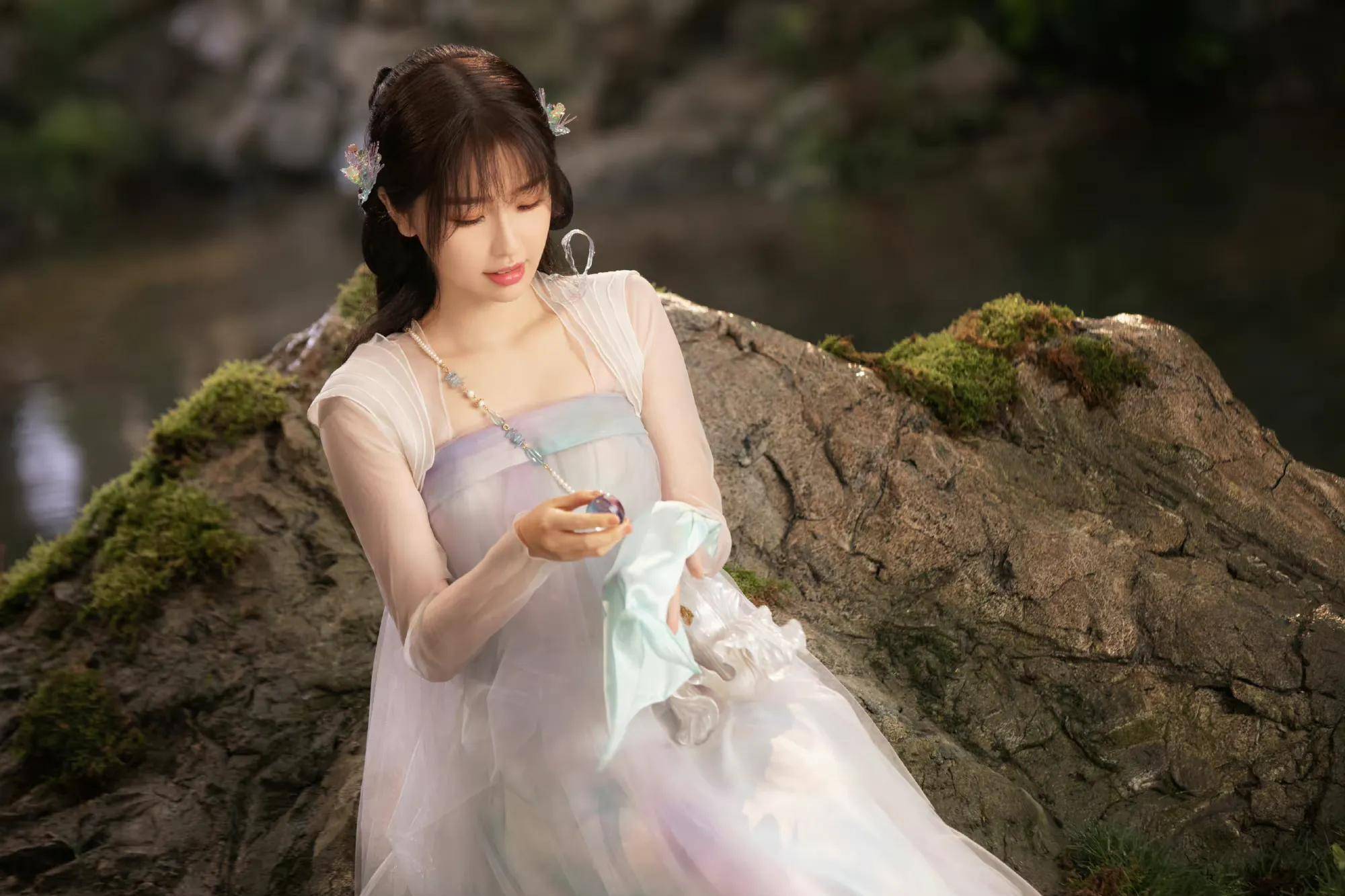 《苍兰诀》虞书欣造型盘点,东方神话,似幻似真_服饰_金色_深蓝色