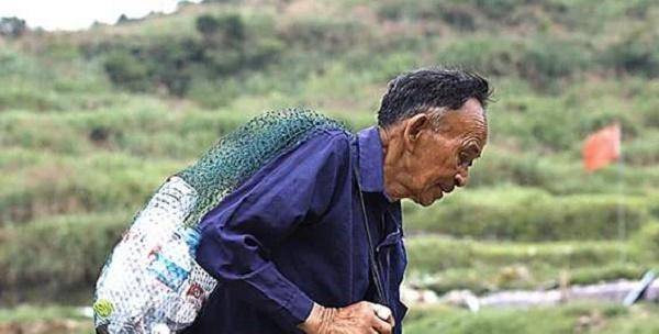 14年前,77岁农村老人痛失三子后,历尽艰辛用6年替儿还债26万_吴乃宜