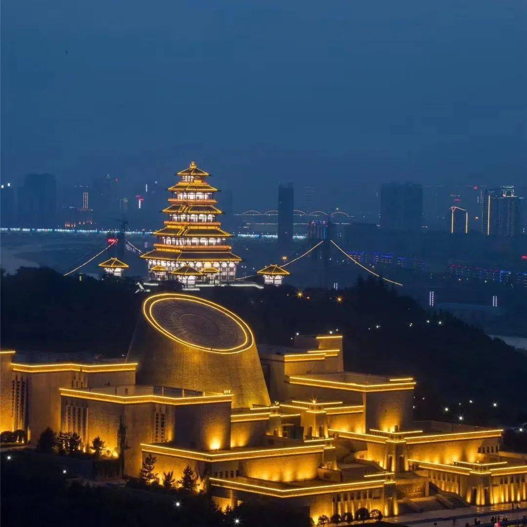 新建成的青铜器博物院成为"青铜器之乡"宝鸡的标志性建筑,是弘扬周秦