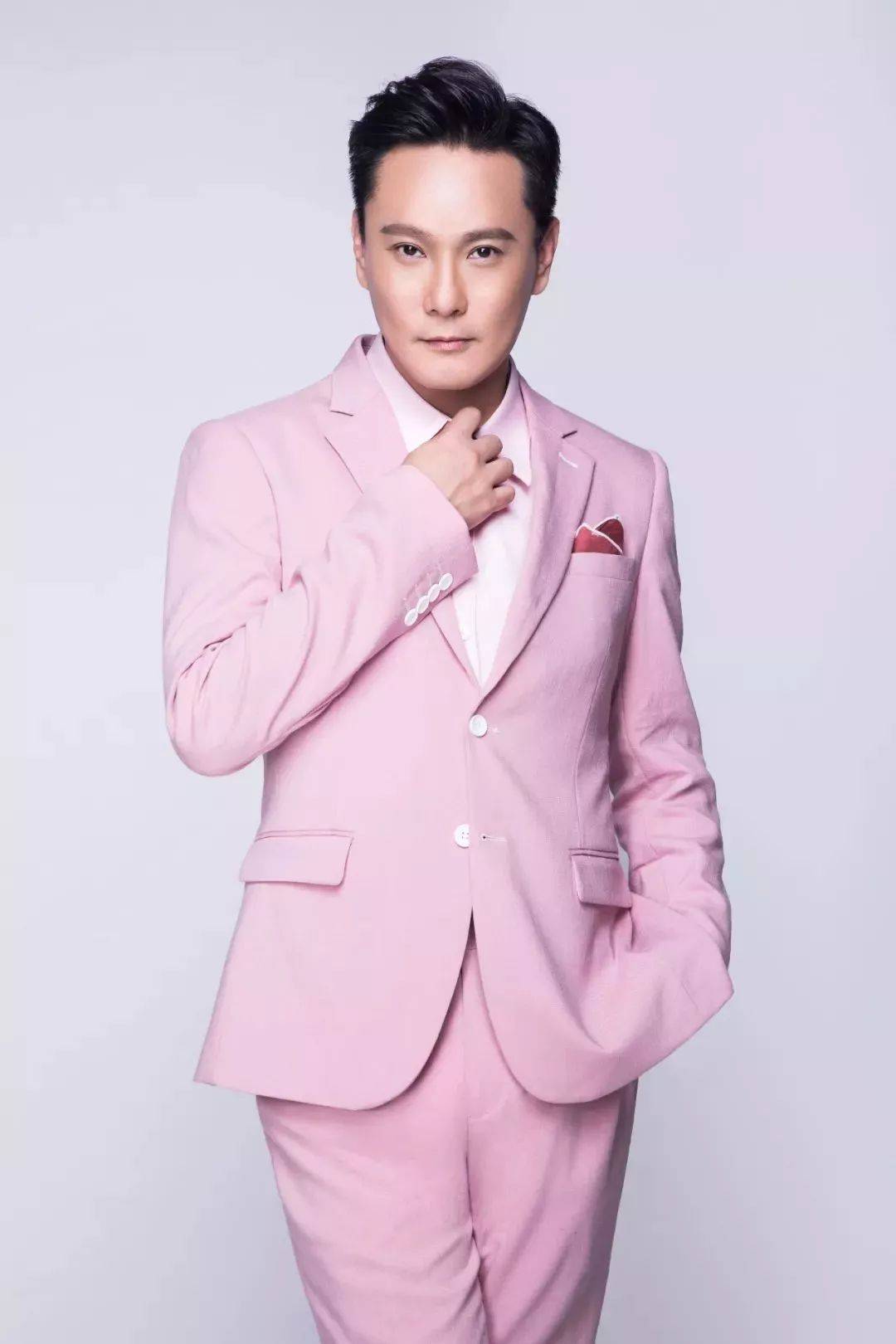 丢给助理去唱,结果他却成身价上亿的天王_张信哲_首歌_歌坛