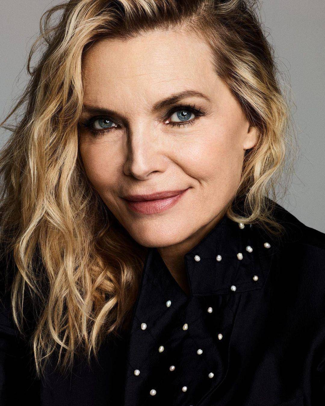 但michelle pfeiffer告诉奥普拉日报她已经学会了摆脱压力:「你年纪越