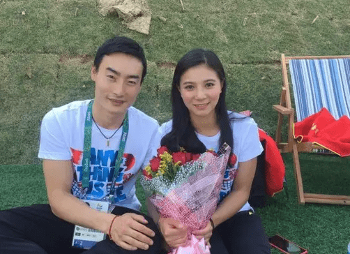 女儿长相甜美,笑起来眉眼像妈妈_何姿_秦凯_奥运会