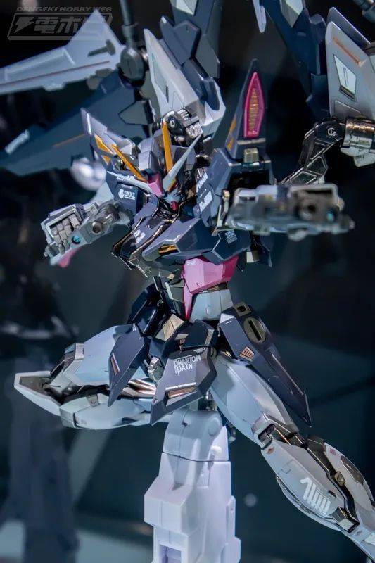 hobbyss|--这该死的压迫感,恶魔高达最终形态,它一出来地球都要抖三