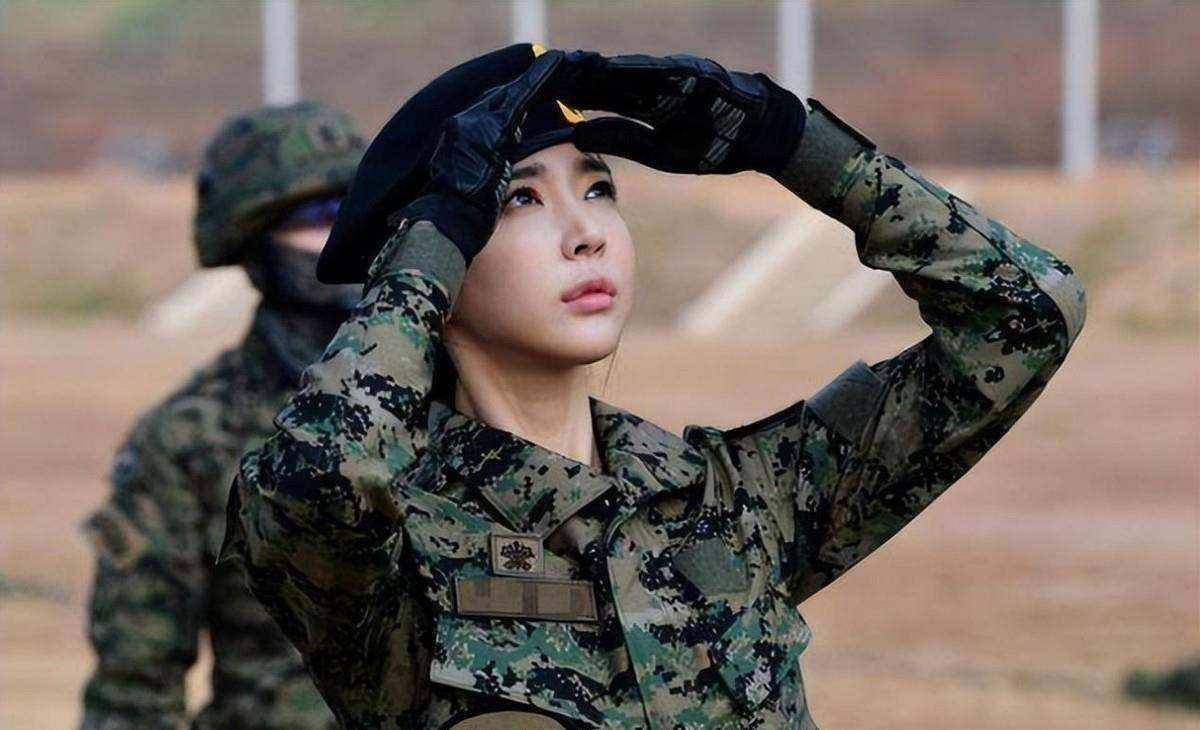 李艺琳_中士_准尉