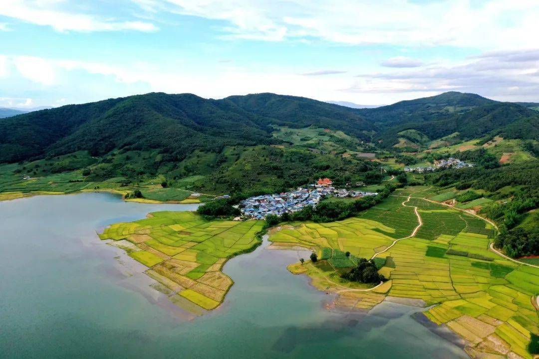 拍摄者:佐连江勐邦水库坐落于西双版纳州勐海县勐遮镇南部,这里风光