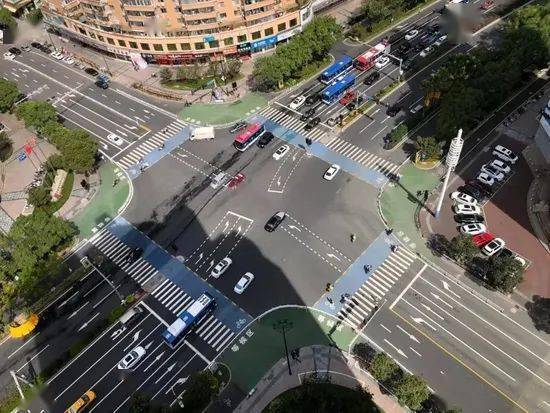 非机动车道遮阳棚主要是安装在非机动车道十字路口.