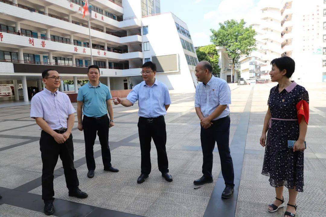 开学检查促提升 凝心聚力创辉煌——柳州市龙城中学教育集团迎接开学