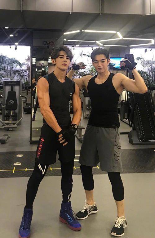 焦恩俊五官太优越,女装美到没朋友_汪东城_扮相_郭俊辰