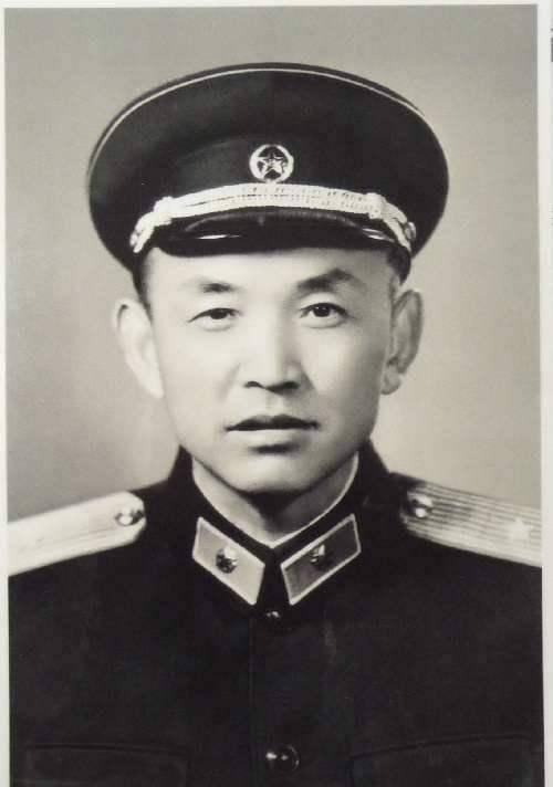 转投八路军,解放时长期剿匪,后任大军区副司令_作战_周卫国_东北