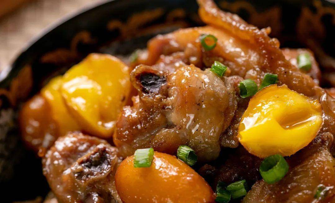 凤眼果成熟了,软糯甘甜用它焖鸡超正《凤眼果焖鸡》_小勺_大勺_大火