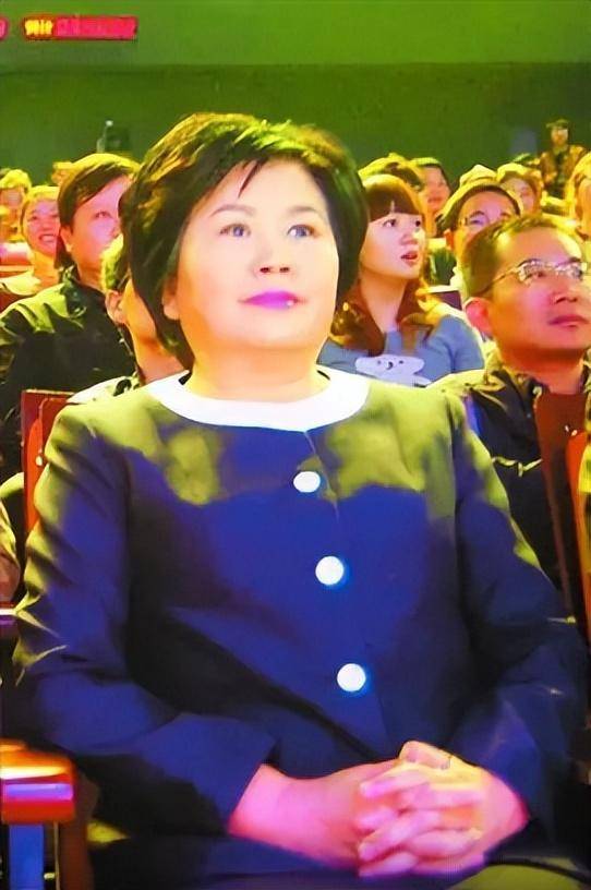 邢质斌:主持《新闻联播》28年,罗京去世后自请离职,她现状如何_工作