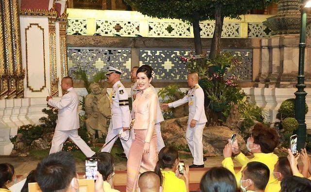 携6位新宠妃霸气登新海报,苏提达诗妮娜比美有啥用_后宫_妃子_王后之