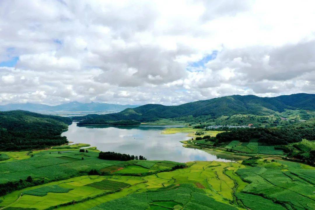 拍摄者:佐连江勐邦水库坐落于西双版纳州勐海县勐遮镇南部,这里风光